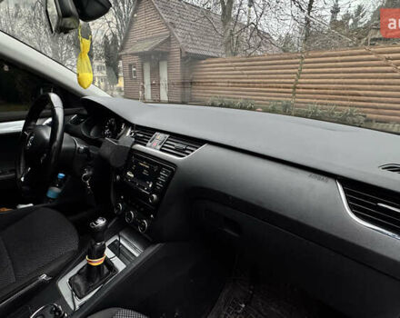 Белый Шкода Октавия, объемом двигателя 1.6 л и пробегом 253 тыс. км за 10500 $, фото 14 на Automoto.ua