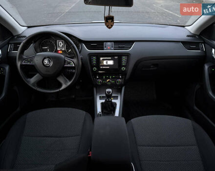 Белый Шкода Октавия, объемом двигателя 1.6 л и пробегом 283 тыс. км за 9800 $, фото 17 на Automoto.ua