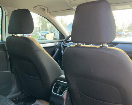 Белый Шкода Октавия, объемом двигателя 1.6 л и пробегом 307 тыс. км за 9900 $, фото 18 на Automoto.ua