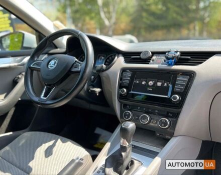 Шкода Октавия 2015 в Львове на Automoto.ua Белый Шкода Октавия, объемом двигателя 1.6 л и пробегом 224 тыс. км за 12150 $, фото 9 на Automoto.ua