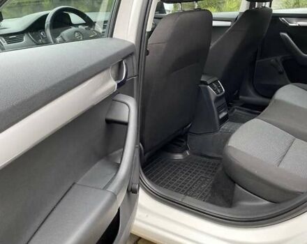 Шкода Октавия 2015 в Днепре (Днепропетровске) на Automoto.ua Белый Шкода Октавия, объемом двигателя 1.4 л и пробегом 202 тыс. км за 10500 $, фото 9 на Automoto.ua