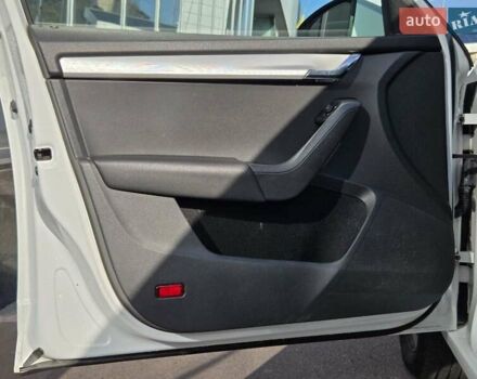 Белый Шкода Октавия, объемом двигателя 1.6 л и пробегом 305 тыс. км за 9200 $, фото 15 на Automoto.ua