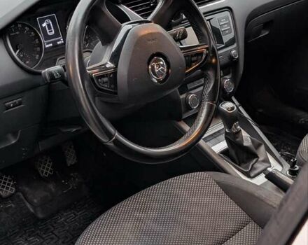 Белый Шкода Октавия, объемом двигателя 1.6 л и пробегом 299 тыс. км за 9000 $, фото 19 на Automoto.ua