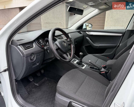 Білий Шкода Октавія, об'ємом двигуна 1.97 л та пробігом 260 тис. км за 11500 $, фото 8 на Automoto.ua