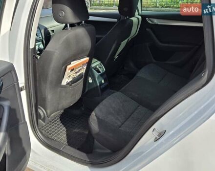 Белый Шкода Октавия, объемом двигателя 1.6 л и пробегом 305 тыс. км за 9200 $, фото 11 на Automoto.ua