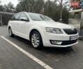 Белый Шкода Октавия, объемом двигателя 1.6 л и пробегом 306 тыс. км за 10950 $, фото 1 на Automoto.ua