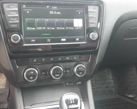 Белый Шкода Октавия, объемом двигателя 1.6 л и пробегом 317 тыс. км за 9100 $, фото 5 на Automoto.ua