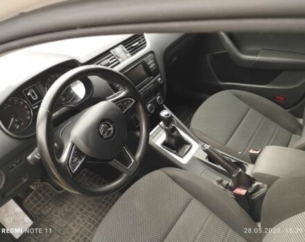 Білий Шкода Октавія, об'ємом двигуна 2 л та пробігом 350 тис. км за 13500 $, фото 3 на Automoto.ua