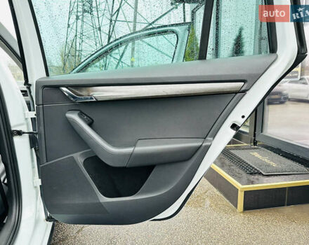 Белый Шкода Октавия, объемом двигателя 1.97 л и пробегом 303 тыс. км за 13900 $, фото 23 на Automoto.ua