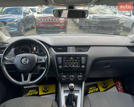 Белый Шкода Октавия, объемом двигателя 1.6 л и пробегом 232 тыс. км за 11300 $, фото 16 на Automoto.ua