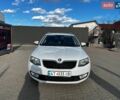Белый Шкода Октавия, объемом двигателя 2 л и пробегом 196 тыс. км за 12999 $, фото 1 на Automoto.ua