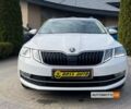 Белый Шкода Октавия, объемом двигателя 2 л и пробегом 220 тыс. км за 21999 $, фото 1 на Automoto.ua