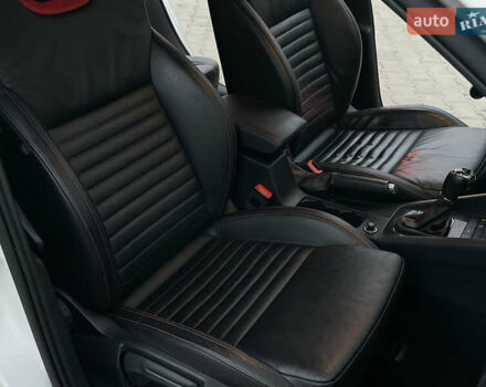 Белый Шкода Октавия, объемом двигателя 2 л и пробегом 269 тыс. км за 14999 $, фото 63 на Automoto.ua