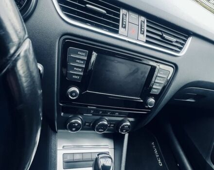 Білий Шкода Октавія, об'ємом двигуна 2 л та пробігом 200 тис. км за 12000 $, фото 2 на Automoto.ua