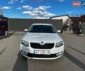 Белый Шкода Октавия, объемом двигателя 2 л и пробегом 196 тыс. км за 12999 $, фото 1 на Automoto.ua