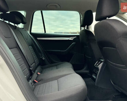 Белый Шкода Октавия, объемом двигателя 1.6 л и пробегом 231 тыс. км за 11850 $, фото 22 на Automoto.ua