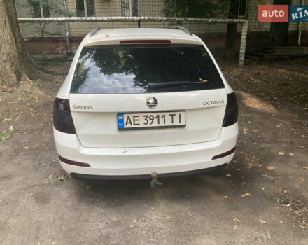 Шкода Октавия 2016 в Днепре (Днепропетровске) на Automoto.ua Белый Шкода Октавия, объемом двигателя 2 л и пробегом 299 тыс. км за 12500 $, фото 1 на Automoto.ua
