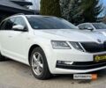 Белый Шкода Октавия, объемом двигателя 2 л и пробегом 220 тыс. км за 21999 $, фото 1 на Automoto.ua