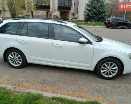 Белый Шкода Октавия, объемом двигателя 1.6 л и пробегом 255 тыс. км за 11871 $, фото 2 на Automoto.ua