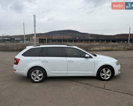 Белый Шкода Октавия, объемом двигателя 1.6 л и пробегом 281 тыс. км за 10800 $, фото 9 на Automoto.ua