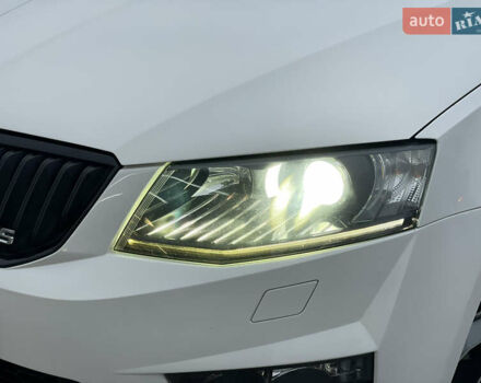 Белый Шкода Октавия, объемом двигателя 2 л и пробегом 269 тыс. км за 14999 $, фото 29 на Automoto.ua