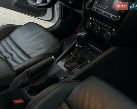 Белый Шкода Октавия, объемом двигателя 2 л и пробегом 269 тыс. км за 14999 $, фото 48 на Automoto.ua