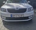 Белый Шкода Октавия, объемом двигателя 1.6 л и пробегом 255 тыс. км за 12500 $, фото 1 на Automoto.ua