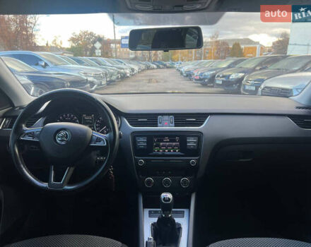 Білий Шкода Октавія, об'ємом двигуна 1.6 л та пробігом 182 тис. км за 10500 $, фото 28 на Automoto.ua