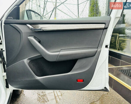 Белый Шкода Октавия, объемом двигателя 1.97 л и пробегом 303 тыс. км за 13900 $, фото 26 на Automoto.ua