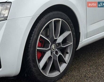 Білий Шкода Октавія, об'ємом двигуна 2 л та пробігом 254 тис. км за 16699 $, фото 16 на Automoto.ua