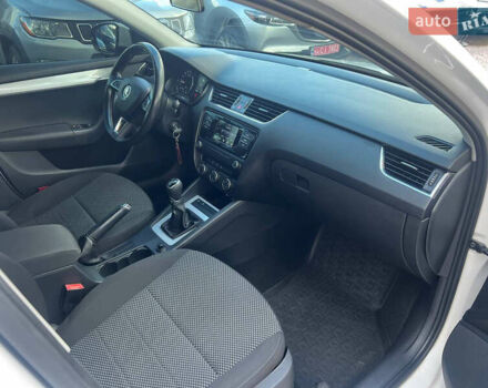 Білий Шкода Октавія, об'ємом двигуна 1.6 л та пробігом 182 тис. км за 10500 $, фото 26 на Automoto.ua