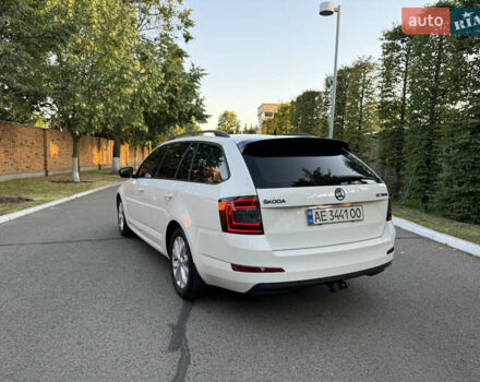 Белый Шкода Октавия, объемом двигателя 1.6 л и пробегом 335 тыс. км за 11700 $, фото 6 на Automoto.ua
