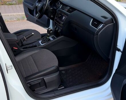 Білий Шкода Октавія, об'ємом двигуна 2 л та пробігом 250 тис. км за 13400 $, фото 3 на Automoto.ua