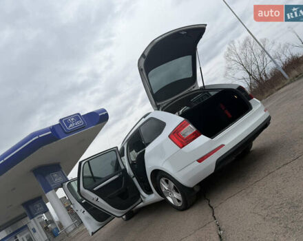 Белый Шкода Октавия, объемом двигателя 1.6 л и пробегом 281 тыс. км за 10800 $, фото 34 на Automoto.ua