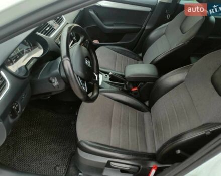 Белый Шкода Октавия, объемом двигателя 1.6 л и пробегом 255 тыс. км за 11871 $, фото 5 на Automoto.ua