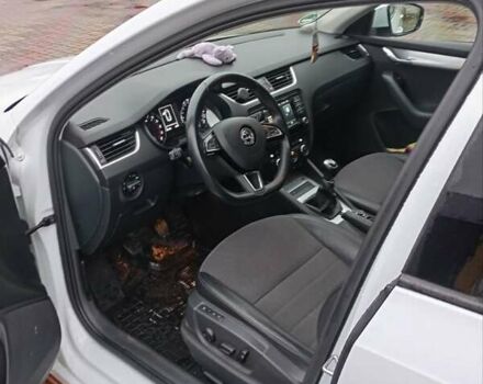 Білий Шкода Октавія, об'ємом двигуна 1.6 л та пробігом 260 тис. км за 12600 $, фото 5 на Automoto.ua