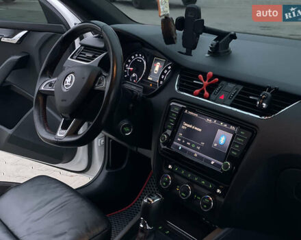 Белый Шкода Октавия, объемом двигателя 2 л и пробегом 269 тыс. км за 14999 $, фото 49 на Automoto.ua