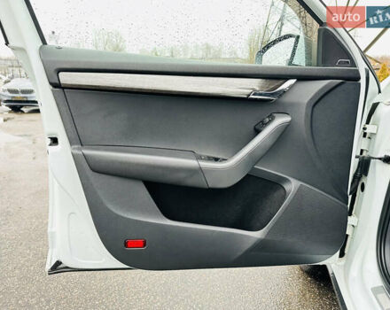 Белый Шкода Октавия, объемом двигателя 1.97 л и пробегом 303 тыс. км за 13900 $, фото 16 на Automoto.ua