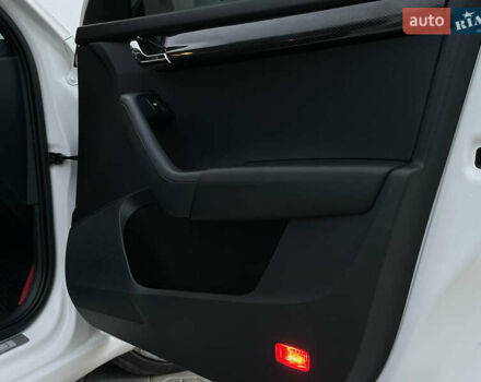 Белый Шкода Октавия, объемом двигателя 2 л и пробегом 269 тыс. км за 14999 $, фото 62 на Automoto.ua