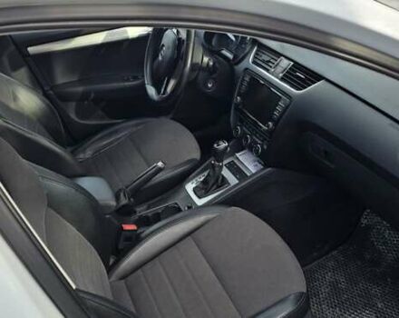 Білий Шкода Октавія, об'ємом двигуна 1.6 л та пробігом 255 тис. км за 12800 $, фото 1 на Automoto.ua