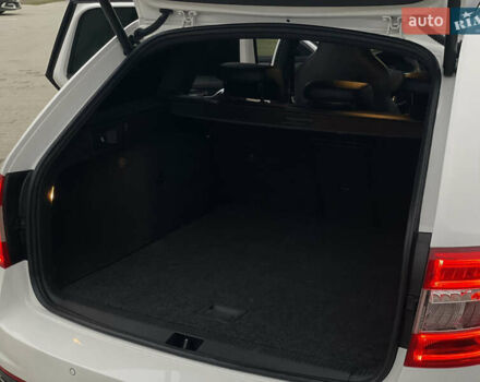 Белый Шкода Октавия, объемом двигателя 2 л и пробегом 269 тыс. км за 14999 $, фото 69 на Automoto.ua