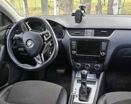 Білий Шкода Октавія, об'ємом двигуна 1.6 л та пробігом 255 тис. км за 12800 $, фото 3 на Automoto.ua