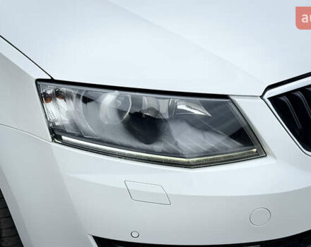 Белый Шкода Октавия, объемом двигателя 1.6 л и пробегом 231 тыс. км за 11850 $, фото 5 на Automoto.ua