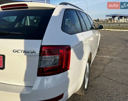 Білий Шкода Октавія, об'ємом двигуна 1.6 л та пробігом 281 тис. км за 11800 $, фото 6 на Automoto.ua