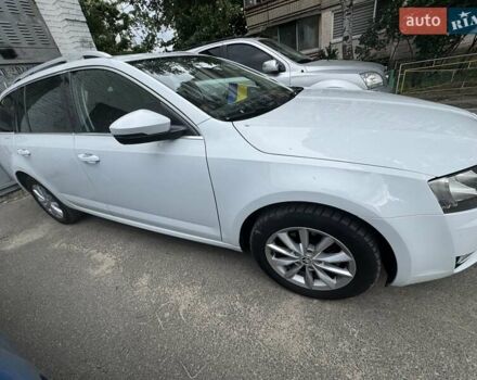 Белый Шкода Октавия, объемом двигателя 1.6 л и пробегом 221 тыс. км за 12000 $, фото 4 на Automoto.ua