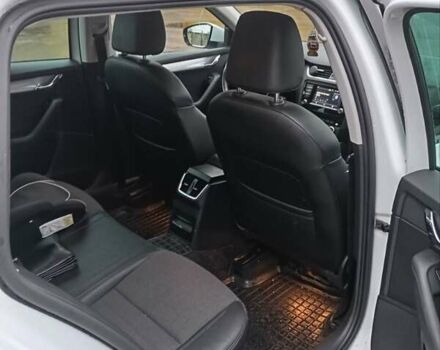 Білий Шкода Октавія, об'ємом двигуна 1.6 л та пробігом 260 тис. км за 12600 $, фото 4 на Automoto.ua