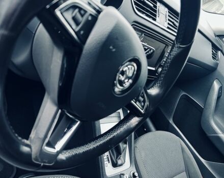 Білий Шкода Октавія, об'ємом двигуна 2 л та пробігом 200 тис. км за 12000 $, фото 5 на Automoto.ua