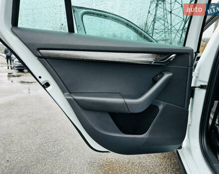 Белый Шкода Октавия, объемом двигателя 1.97 л и пробегом 303 тыс. км за 13900 $, фото 18 на Automoto.ua