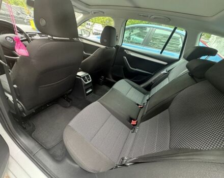 Белый Шкода Октавия, объемом двигателя 1.6 л и пробегом 221 тыс. км за 12000 $, фото 4 на Automoto.ua