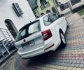 Білий Шкода Октавія, об'ємом двигуна 2 л та пробігом 200 тис. км за 12000 $, фото 3 на Automoto.ua